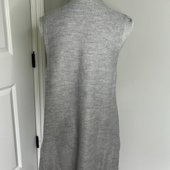 RD Style Jinna Sleeveless Cardigan Light Gray Size M NWOT - Picture 3 of 3